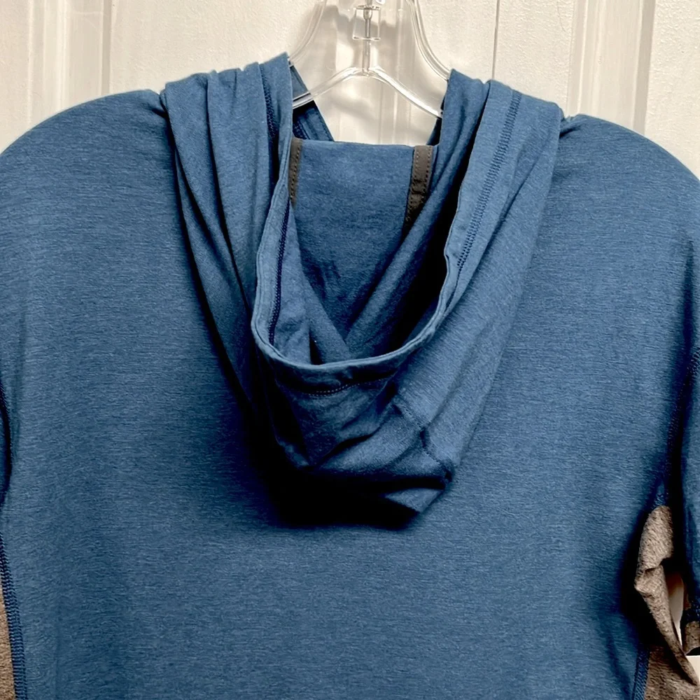 All In Motion Blue Gray Stripe Hoodie Short Sleeve Tee Shirt Teenage Size XL NWT